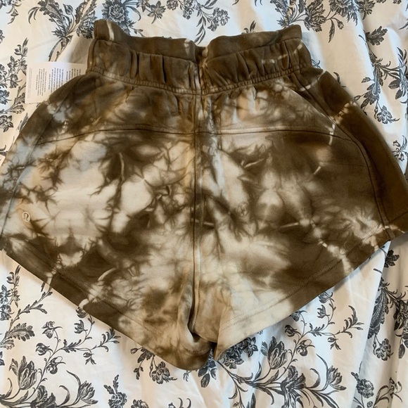 Lululemon Inner Glow short NWT - Picture 7 of 7